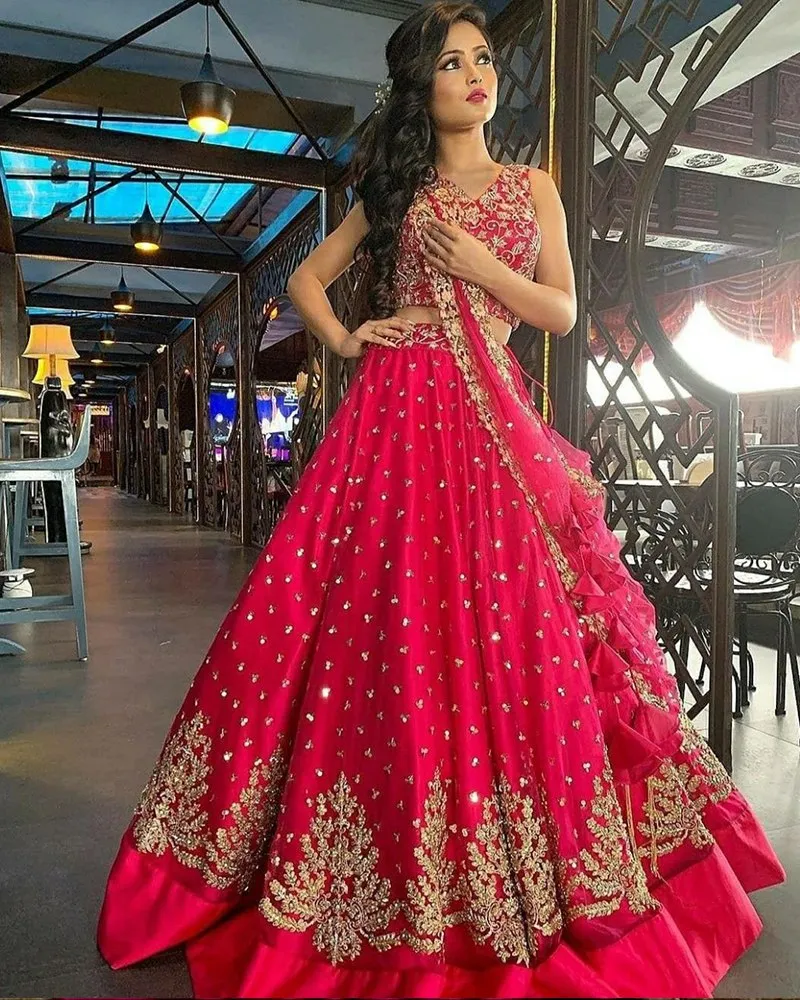 WEDDING-WEAR-RED-THREAD-WORK-VELVET-LEHENGA